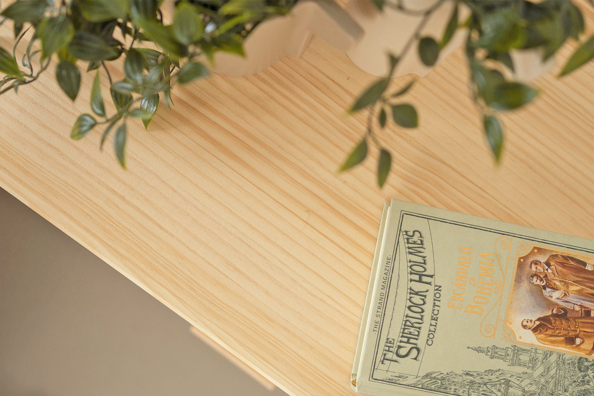 Imagen de ambiente 2 para:Mesita de noche de madera natural con caj&oacute;n